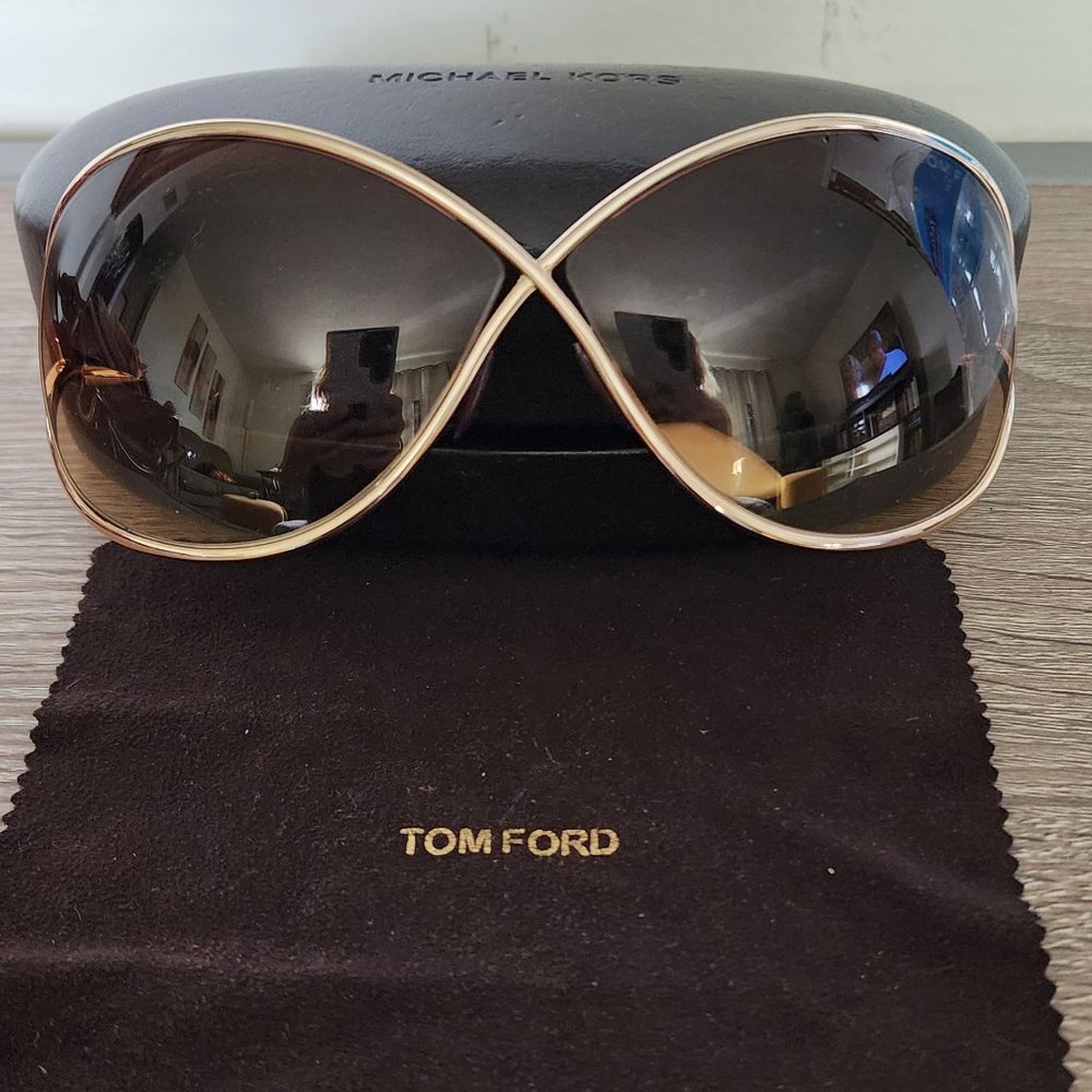 TOM FORD OVERSIZED SUNGLASSES